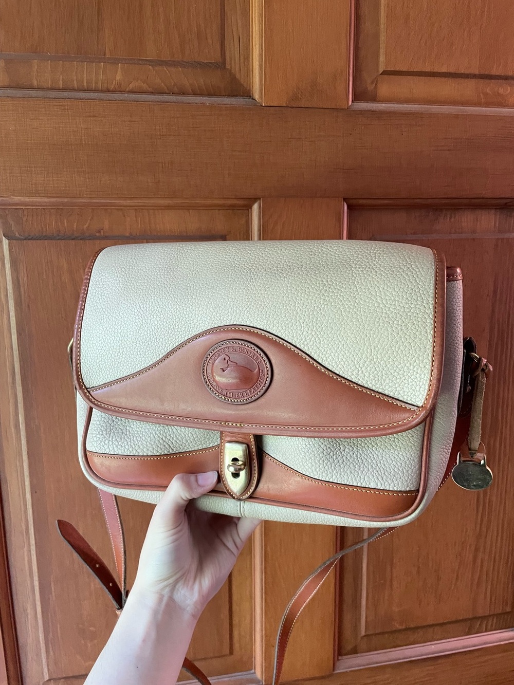Vintage Dooney and bourke crossbody with logo